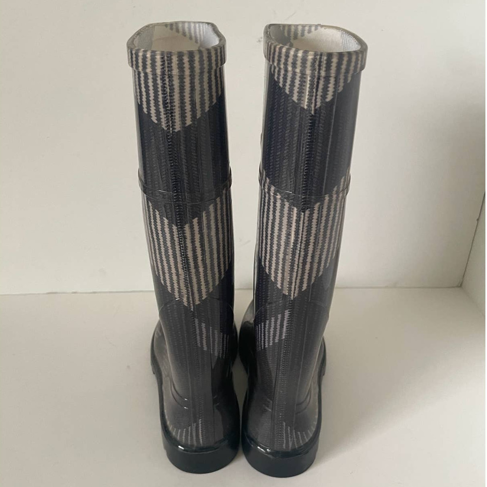 Burberry Wellington Check Rubber Rain Boots in Grey and Tan, Size 36 ⬇️ - Picture 2 of 4